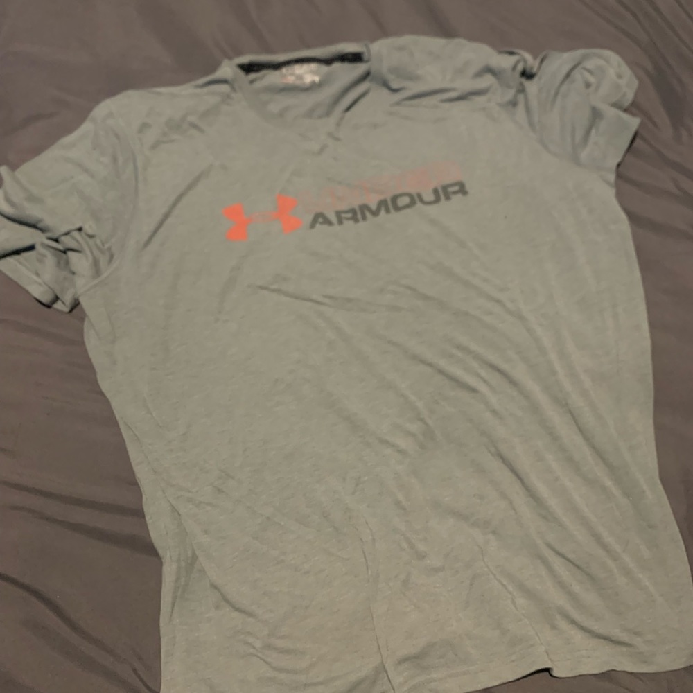 Underarmour breathable workout tee